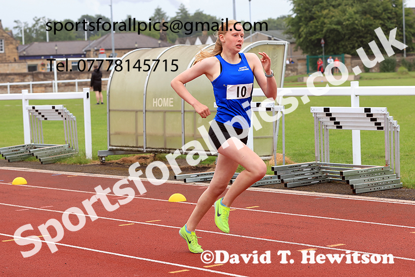 Girls 300 metres, 2025 Northumberland Schools Track and Fields, Wentworth, Hexham. Photo: David T. Hewitson/Sports for All Pics